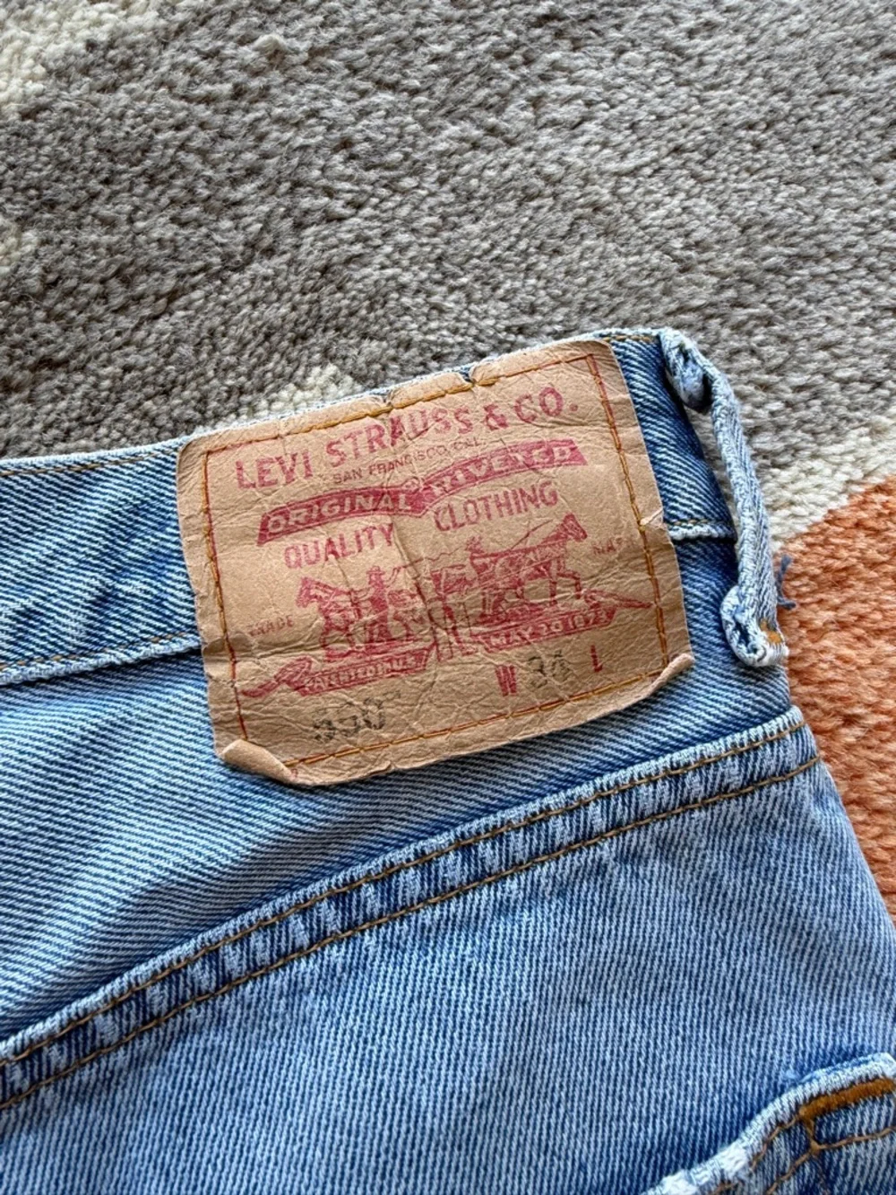 Levi's 550 Denim Bermuda Shorts Upcycled Reworked Graffiti Western Art - Picture 8 of 12